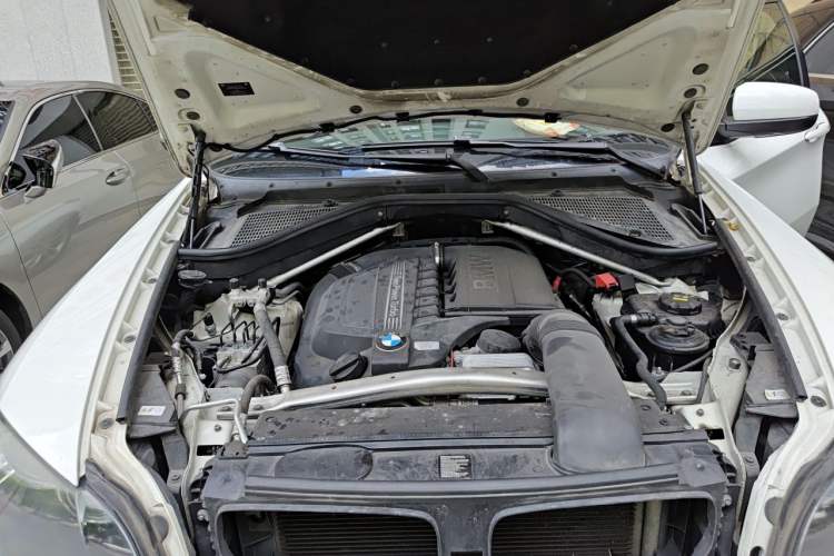 Used BMW X6 2014 xDrive35i Sport model Engine Bay