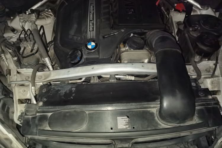 Used BMW X6  Engine Bay