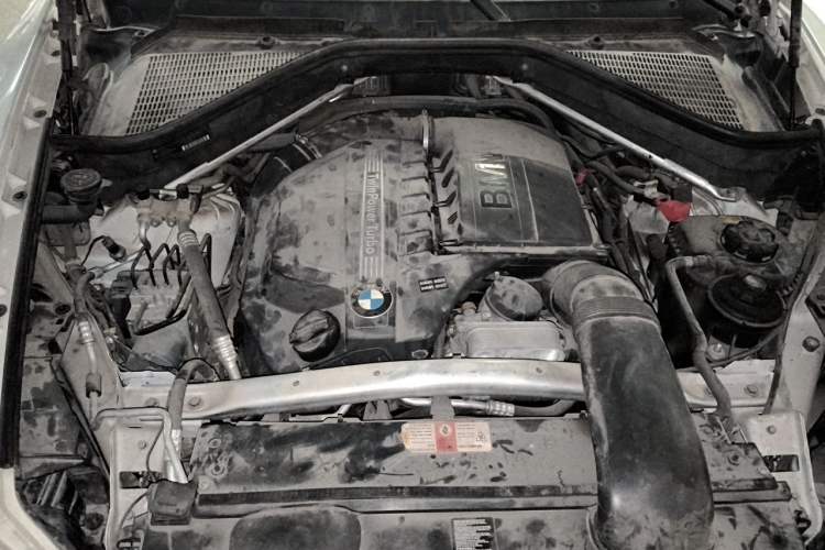 Used BMW X6 2014 xDrive35i Sport model Engine Bay