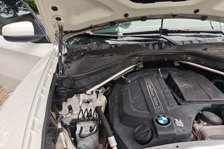 Used BMW X6 2014 xDrive35i Sport model Engine Bay Right