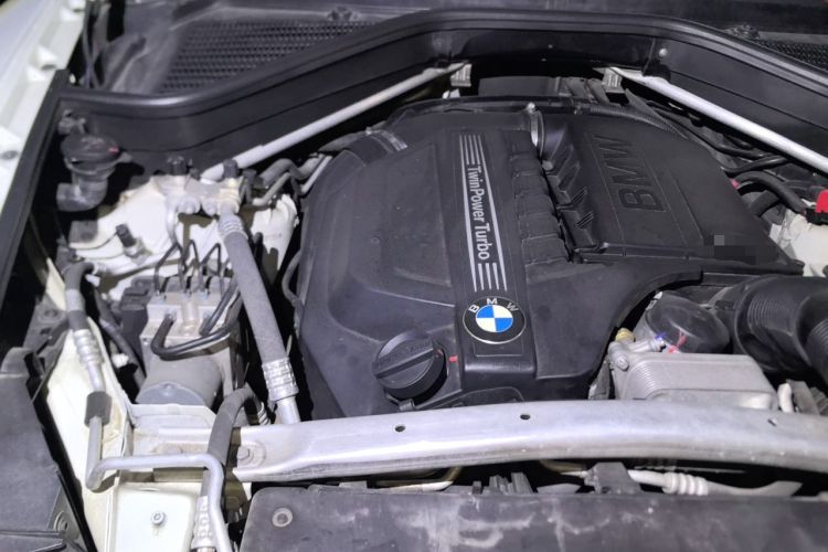 Used BMW X6 2014 xDrive35i five-seater Engine Bay Right