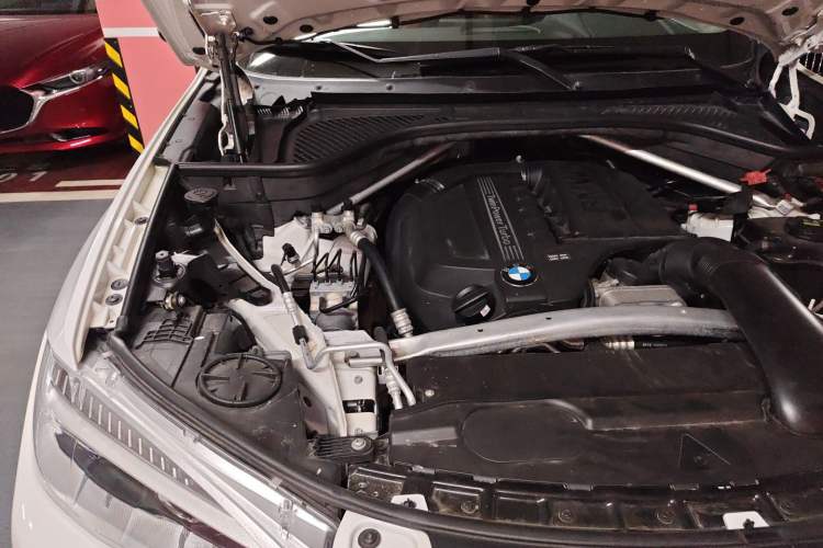 Used BMW X6  Engine Bay Right