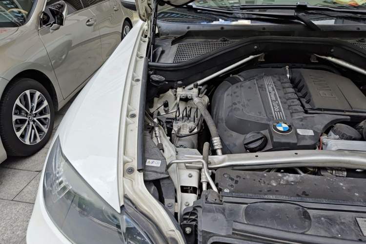 Used BMW X6 2014 xDrive35i Sport model Engine Bay Right