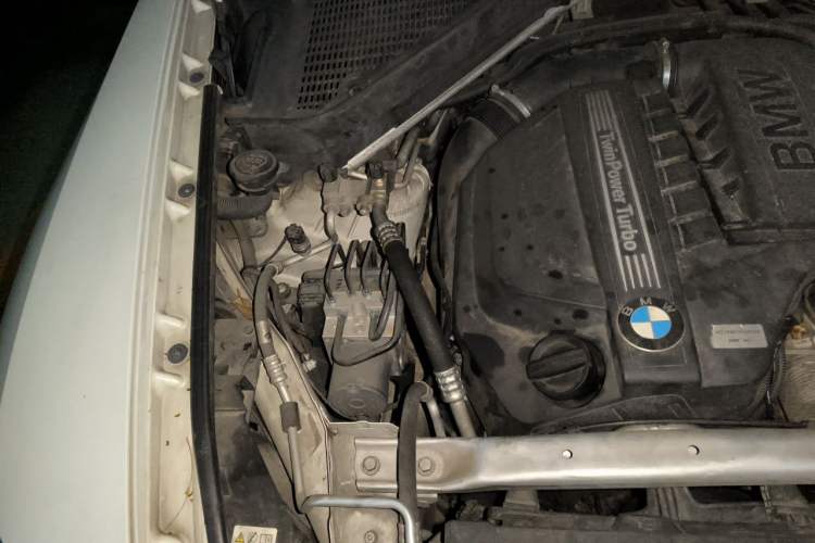 Used BMW X6 2014 xDrive35i Sport model Engine Bay Right