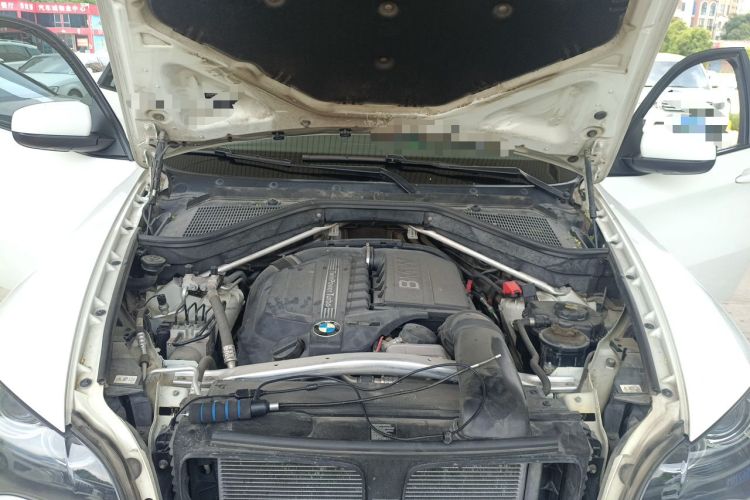Used BMW X6  Engine Bay