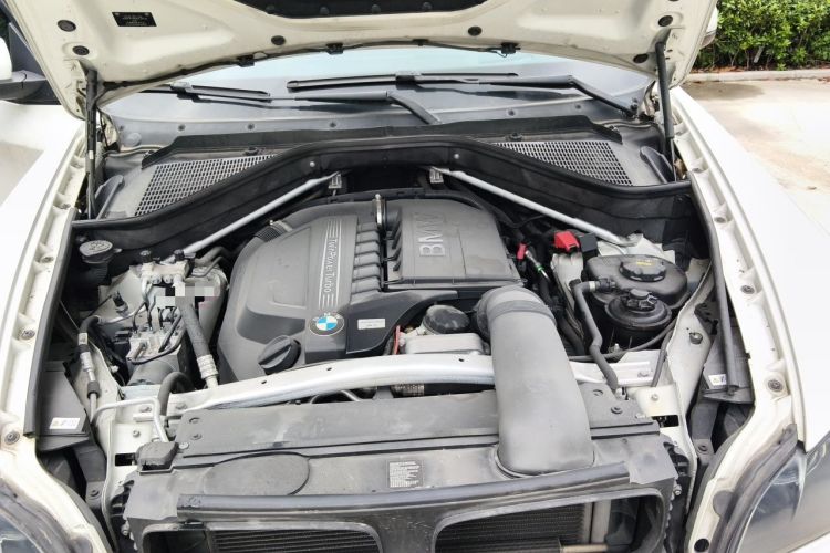 Used BMW X6 2014 xDrive35i Sport model Engine Bay