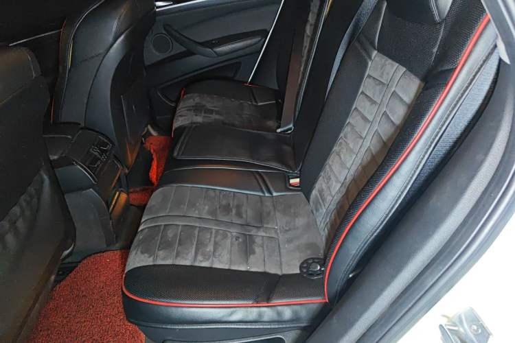 Used BMW X6 2014 xDrive35i Sport model Interior 4