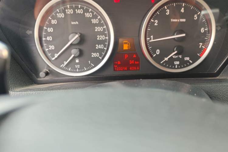 Used BMW X6 2014 xDrive35i Sport model Odometer Close Up