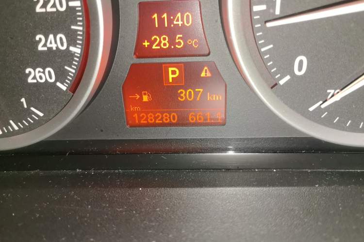 Used BMW X6 2014 xDrive35i Sport model Odometer Close Up