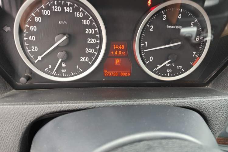 Used BMW X6 2014 xDrive35i Sport model Odometer Close Up