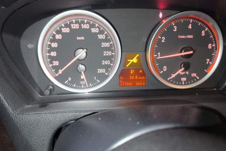 Used BMW X6 2014 xDrive35i five-seater Odometer Close Up