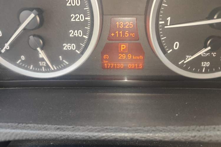 Used BMW X6 2014 xDrive35i Sport model Odometer Close Up