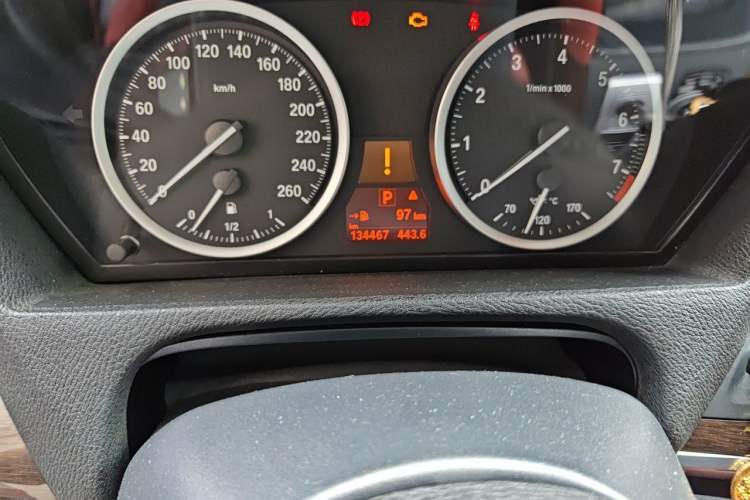 Used BMW X6 2014 xDrive35i Sport model Odometer Close Up