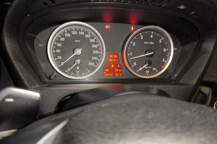 Used BMW X6 2014 xDrive35i Sport model Odometer Close Up