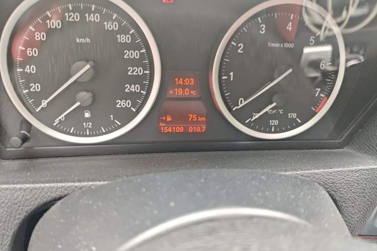 Used BMW X6 2014 xDrive35i Sport model Odometer Close Up