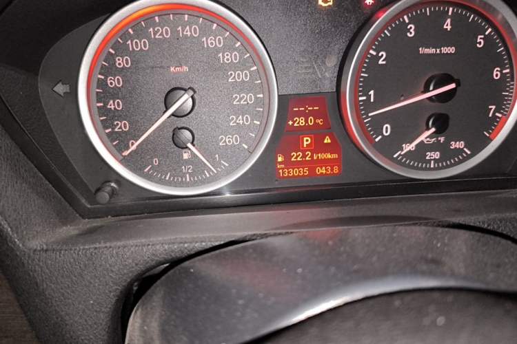Used BMW X6 2014 xDrive35i Sport model Odometer Close Up