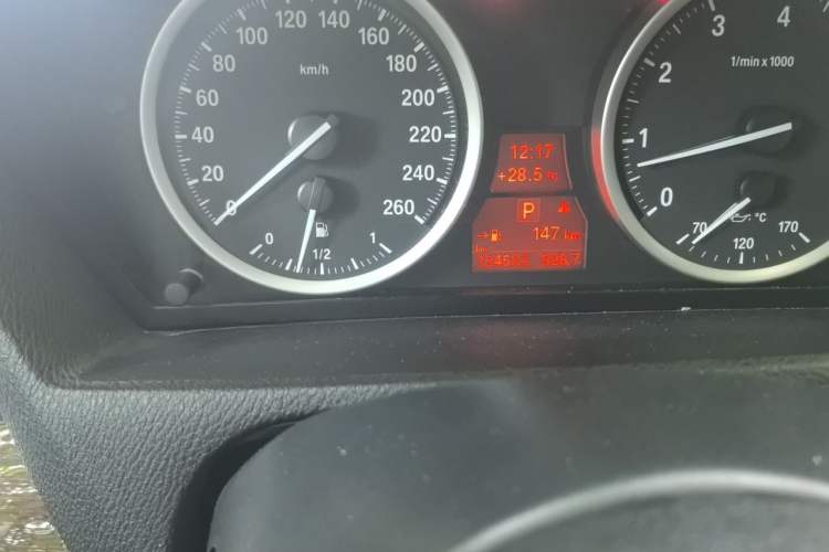Used BMW X6 2014 xDrive35i Sport model Odometer Close Up