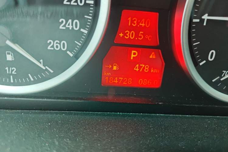 Used BMW X6 2014 xDrive35i Sport model Odometer Close Up