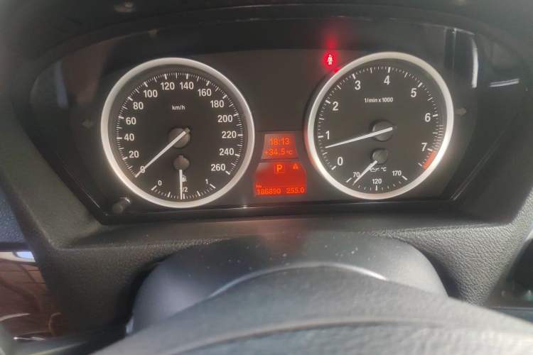 Used BMW X6 2014 xDrive35i Sport model Odometer Close Up