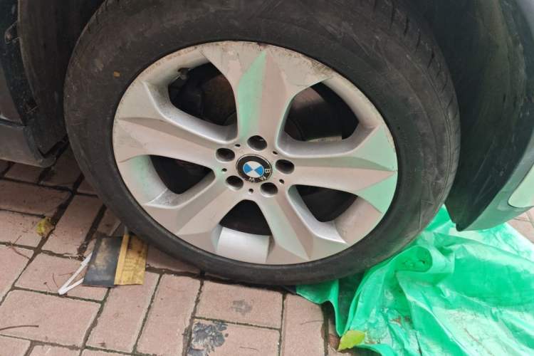 Used BMW X6 2014 xDrive35i Sport model Right Front Wheel Hub