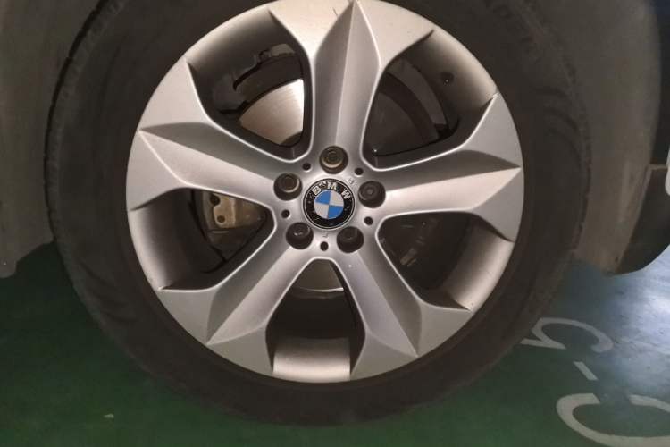 Used BMW X6 2014 xDrive35i Sport model Right Front Wheel Hub