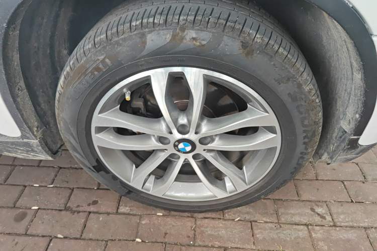 Used BMW X6  Right Front Wheel Hub