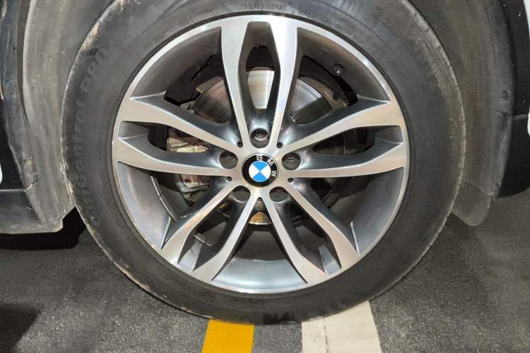 Used BMW X6 2014 xDrive35i Sport model Right Front Wheel Hub