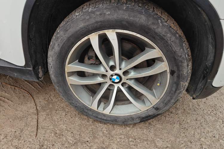 Used BMW X6 2014 xDrive35i Sport model Right Front Wheel Hub