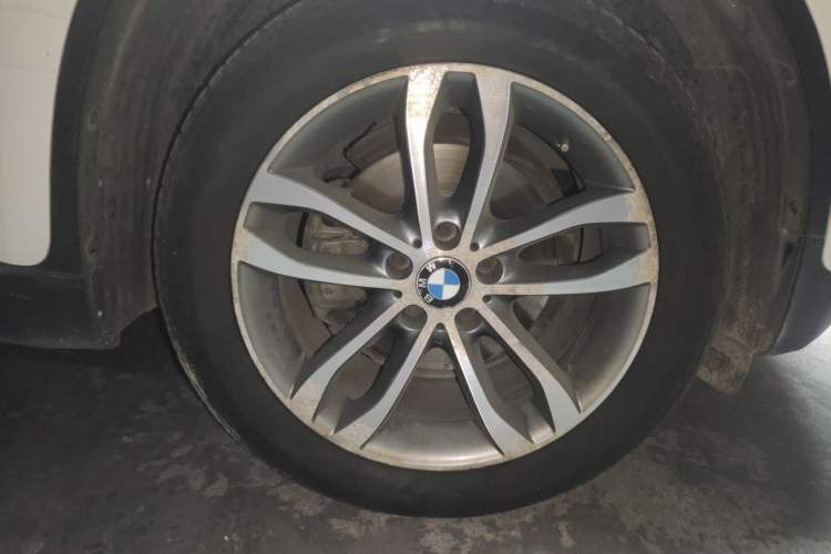 Used BMW X6 2014 xDrive35i Sport model Right Front Wheel Hub