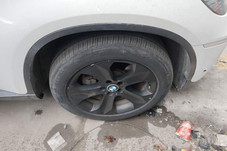 Used BMW X6  Right Front Wheel Hub
