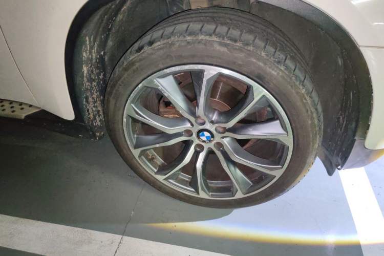 Used BMW X6  Right Front Wheel Hub