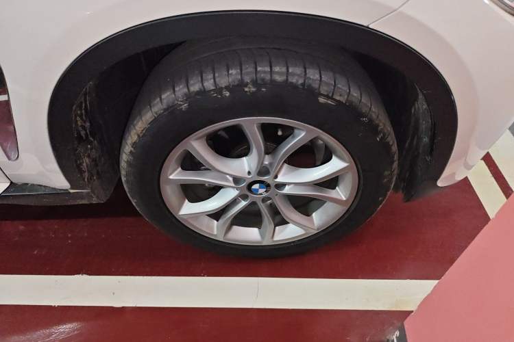 Used BMW X6  Right Front Wheel Hub