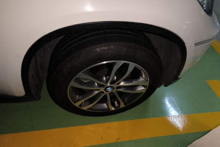 Used BMW X6 2014 xDrive35i Sport model Right Front Wheel Hub