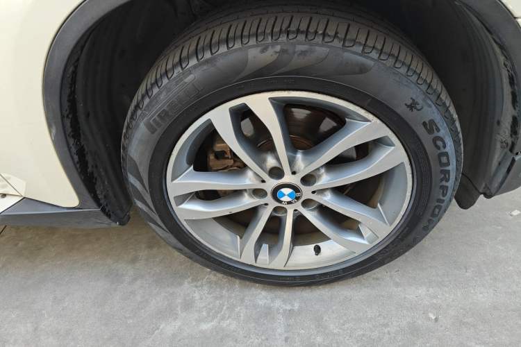 Used BMW X6 2014 xDrive35i Sport model Right Front Wheel Hub
