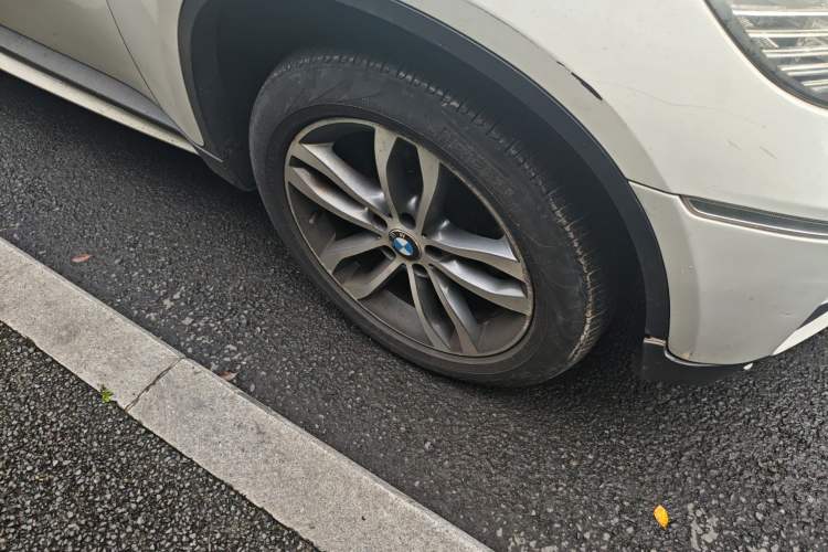 Used BMW X6 2014 xDrive35i Sport model Right Front Wheel Hub
