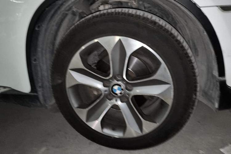 Used BMW X6 2014 xDrive35i Sport model Right Front Wheel Hub