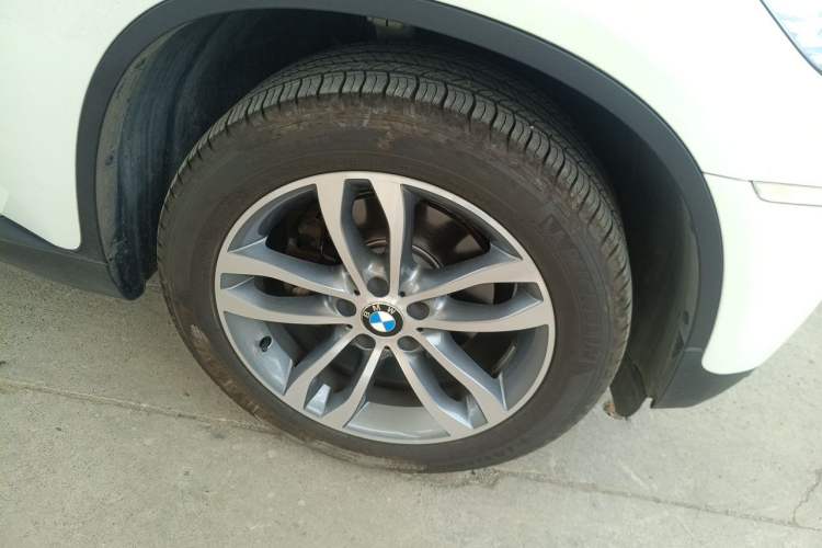Used BMW X6  Right Front Wheel Hub
