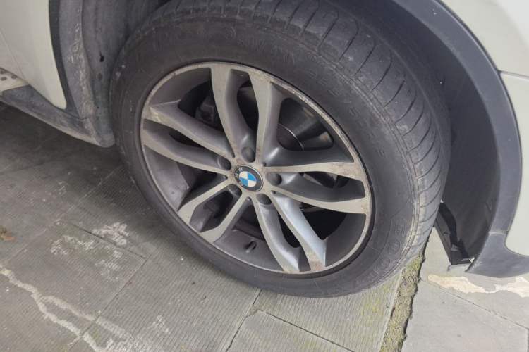 Used BMW X6 2014 xDrive35i Sport model Right Front Wheel Hub