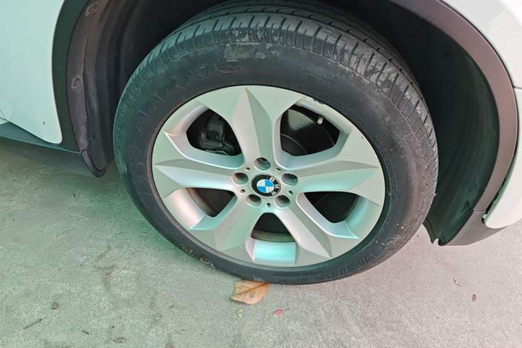 Used BMW X6 2014 xDrive35i Sport model Right Front Wheel Hub