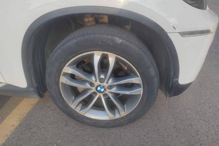 Used BMW X6 2014 xDrive35i Sport model Right Front Wheel Hub