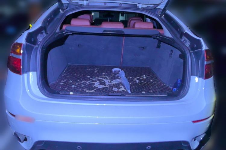 Used BMW X6 2014 xDrive35i five-seater Trunk