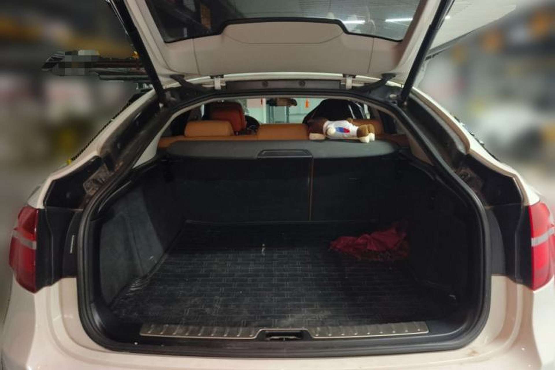 Used BMW X6 2014 xDrive35i five-seater Trunk