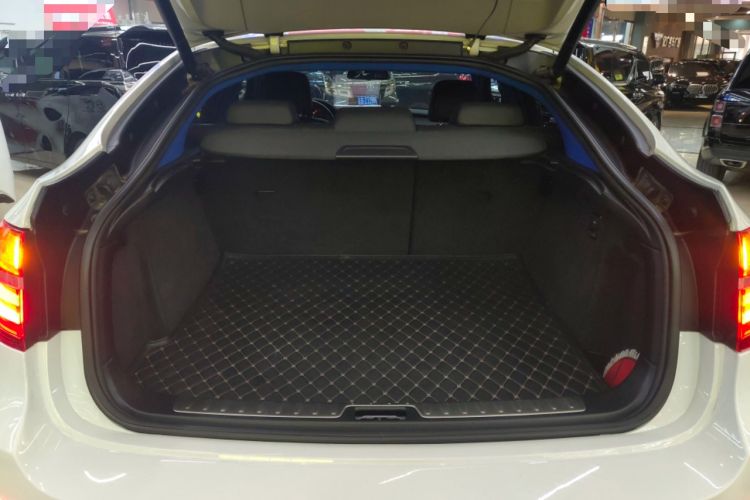 Used BMW X6 2014 xDrive35i Sport model Trunk