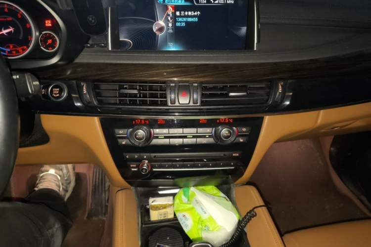 Used BMW X6 2015 xDrive35i Luxury Edition Audio And AC Panel
