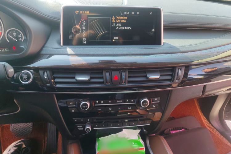 Used BMW X6 2015 xDrive35i Luxury Edition Audio And AC Panel