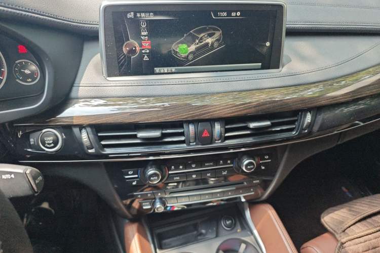 Used BMW X6 2015 xDrive35i Luxury Edition Audio And AC Panel