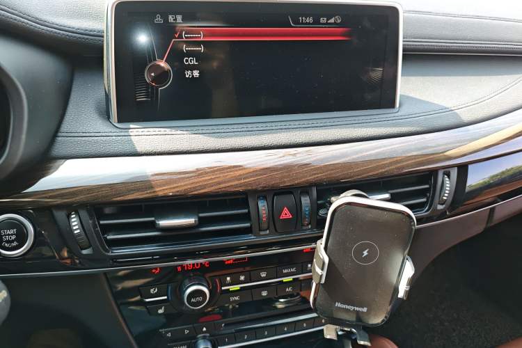 Used BMW X6 2015 xDrive35i Luxury Edition Audio And AC Panel