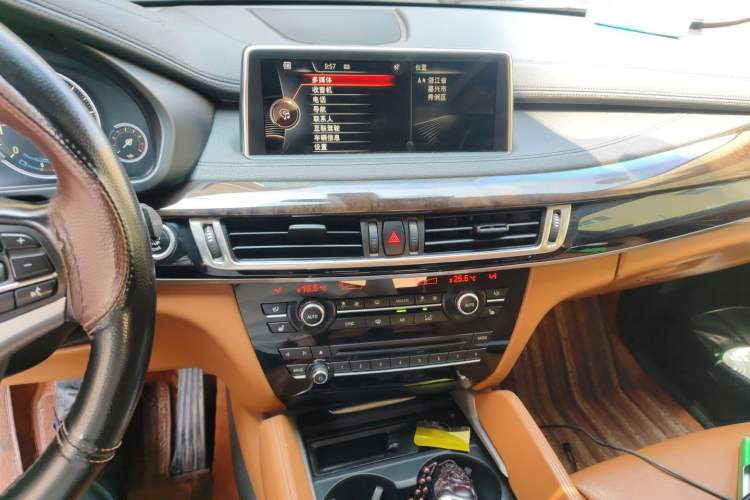 Used BMW X6 2015 xDrive28i Audio And AC Panel