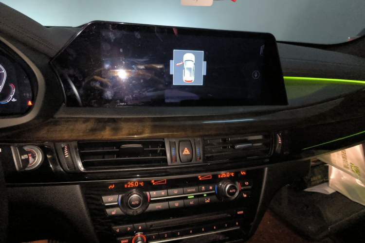 Used BMW X6 2015 xDrive28i Audio And AC Panel