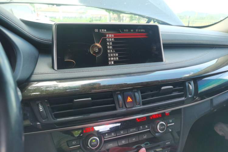 Used BMW X6 2015 xDrive28i Audio And AC Panel